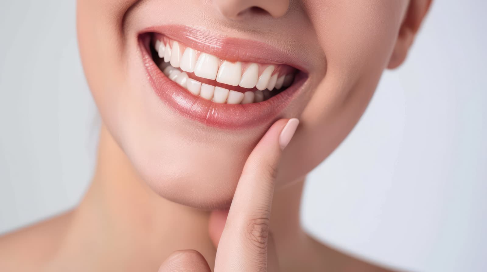 Nahaufnahme eines strahlenden Lächelns nach einer erfolgreichen Implantat Laser Therapy.